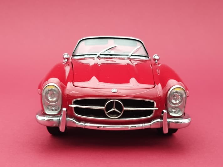 2026 wird ein spannendes CMC-Jahr. Mit seiner 1:18-Interpretation des Mercedes-Benz 300 SL Roadster (W 198 II) will die Modellautomanufaktur die Konkurrenzmodelle in den Schatten stellen. ] Foto: CM