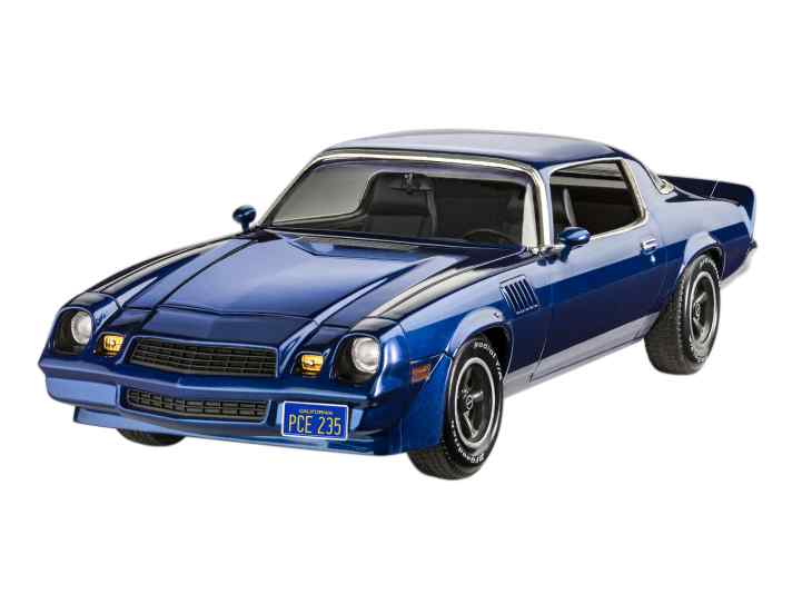 In der Streaming-Serie “Stranger Things” fährt Billy Hargrove, einer der größten Bösewichte, genau diesen Camaro Z28, den Revell jetzt als Plastikbausatz in 1:24 in den Handel bringt ] Foto: Werk