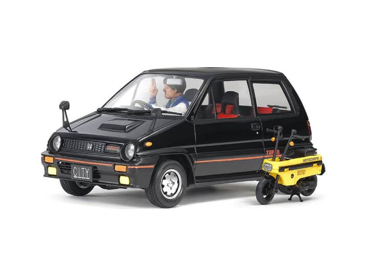 So, wie Tamiya seine Wiederauflage des Honda City Turbo ausliefert, sind sechs Räder mit von der Partie. Der Plastikkit der Japaner kommt in 1:24. ] Foto: Werk