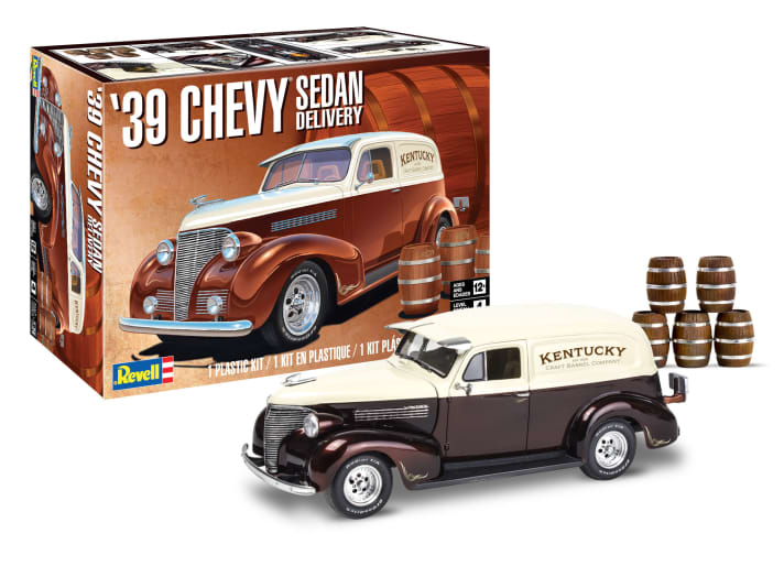 Revell bringt als Neuheit bei den Plastikbausätzen in der Baugröße 1:24 diesen wundschön detaillierten Chevrolet Sedan Delivery aus dem Vorbildbaujahr 1939 auf den Markt.]Foto: Werk
