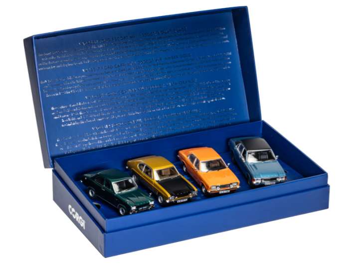 Alte Ford-Schachteln im besten Sinne parkt Corgi zum Jahreswechsel in eine blaue, edle Schatulle ein. Es sind 1:43-Miniaturen aus Die Cast nach Ford Escort, Capri, Cortina und Consul. ] Foto: Corgi