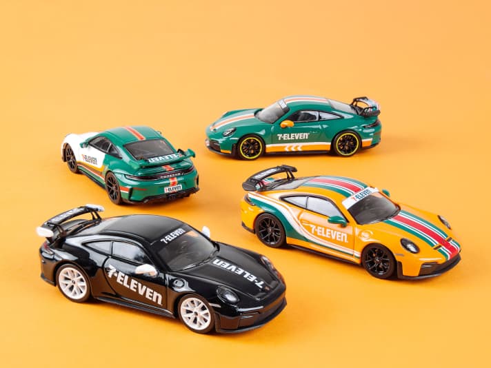 Für 7-Eleven in Asien hat Minichamps diesevier Porsche-Elfer in der Baugröße 1:64 aus Die Cast auf Maß geschneidert.