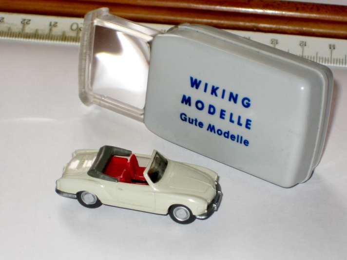 Dieser VW Karmann Ghia hat für die Ahnengalerie der Wiking-Cabriolets eine ganz besondere Bedeutung. Ulrich Biene enthüllt in seiner Story alle Geheimnisse um die offenen 1:87er. ] Foto: Ulrich Biene