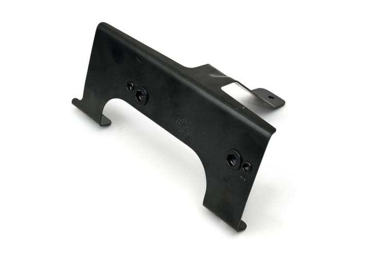   01.
 	Für zahlreiche Konzernfahrzeuge gibt es Haltebleche zur Montage an der Sitz-Vorderkante