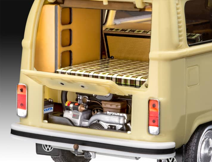 Immerhin geht der 1:24-Bausatz von Revell aus Kunststoff auch in Sachen Technik ins Detail. Der Boxermotor ist originalgetreu nachgebildet, die seitliche Schiebetür, Motorhaube und Heckklappe beweglich konstruiert.]