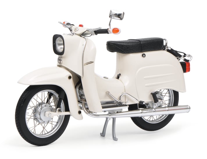 In der Kategorie H geht es um Zweiräder aus allen Maßstäben. Den Sieg trug hier die Simson Schwalbe von Schuco davon. Das Modell ist im Riesen-Maßstab 1:5 gebaut und aus Die Cast gefertigt. ]Foto. Werk