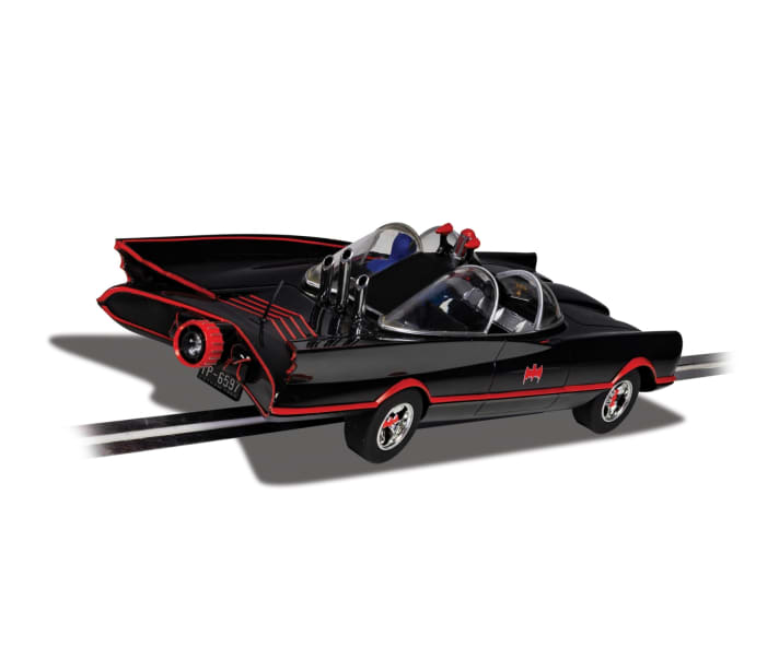Auch das Batmobil von Scalextric zeigt das beliebteste Designmerkmal aller US-Straßenkreuzer aus den legendären Sechzigern: Heckflossen, die in den Himmel zu wachsen scheinen.]