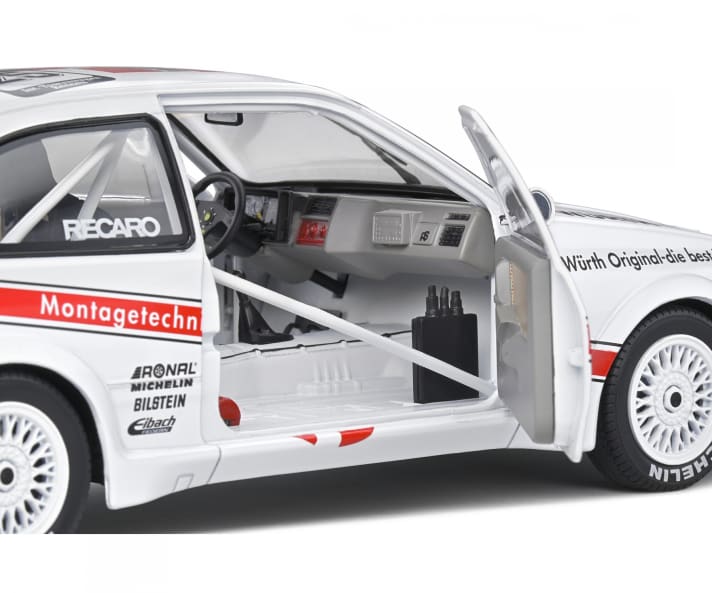 Es ist immer wieder erstaunlich, welche Finessen Solido in der 60-Euro-Klasse für Rennsportminiaturen der Baugröße 1:18 bei seinen Modellen originalgetreu umsetzen kann. Das verwundert auch beim Sierra. ]