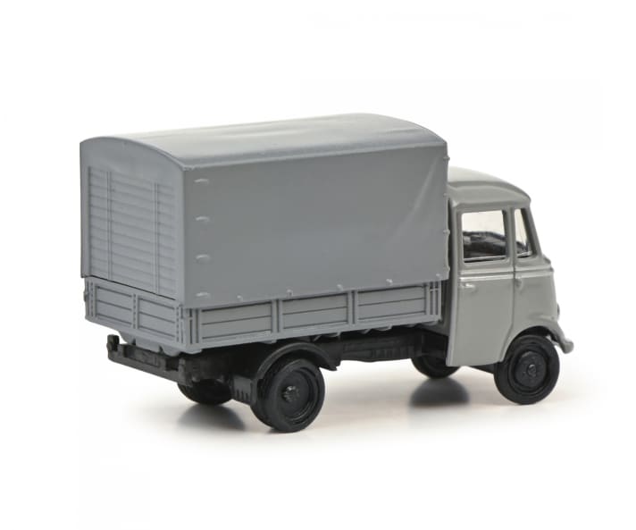 Ja, zumindest als Pritsche von Schuco in 1:87 wirkt der Mercedes-Benz L 319 wie eine graue Maus. Trotzdem war er im Wirtschaftswunder ein echter Erfolgsgarant. Für Schuco könnte er es noch werden. ]