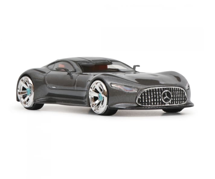 Der Mercedes AMG Vision Gran Turismo darf als Showcar mit Konsolenherkunft das Thema Sportwagen mit Stern viel radikaler interpretieren. Das zeigt auch das 1:64-Modell aus Resine von Schuco.]