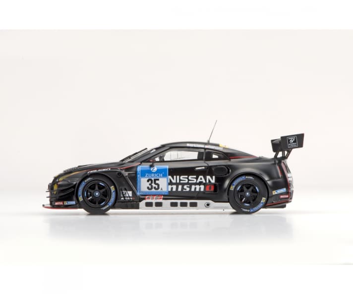 Neben dem Honda NSX baut Ebbro, das Label von Masato Kiya, auch noch den Nissan GT-R in Rennversion und der Baugröße 1:43 nach. Die Dekoration und Verarbeitung ist hochwertig. ]