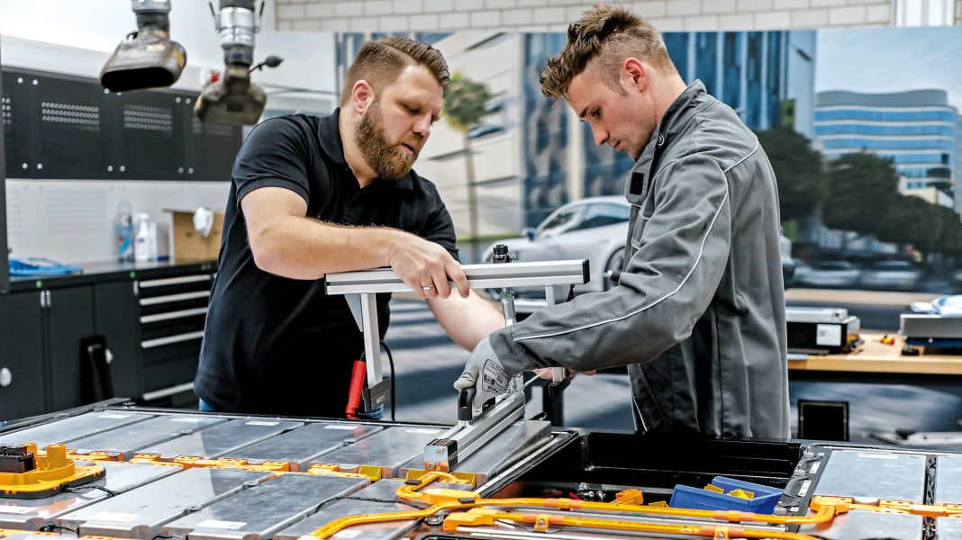 Reparatur der HV-Batterie: Modul-Wechsel in der Werkstatt