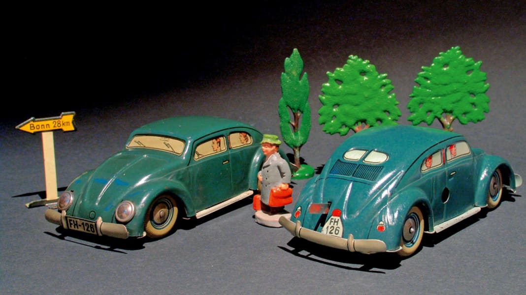 VW-Vitrine: Modelle des K.d.F.-Wagens - Der Lametta-Faktor