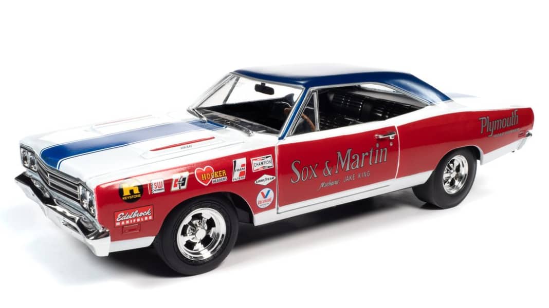 Sox & Martin war bei den Stockcars so was wie Martini. Ein Plymouth des Teams kommt in 1:18.