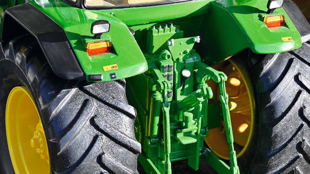 John-Deere-Duo von Schuco in 1:32 & 1:18 - Oh my Deere!