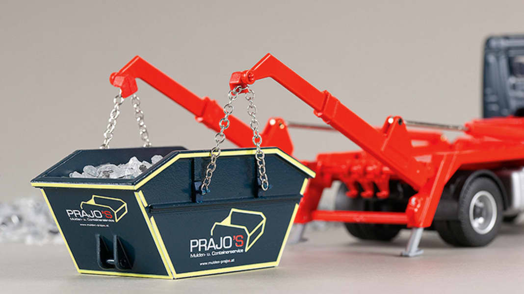 Zwei neue Mercedes-Kipper von Conrad in 1:50 – Kies & Krempel