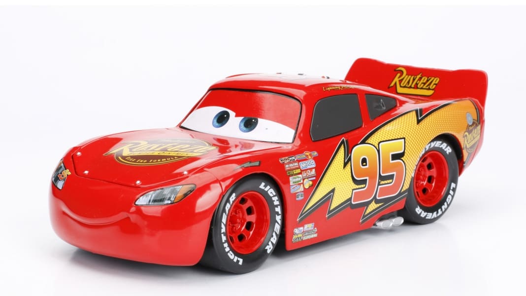 Ka-Chow! Jada schiebt Lightning McQueen vom Disney Film “Cars” aus der 1:24-Box