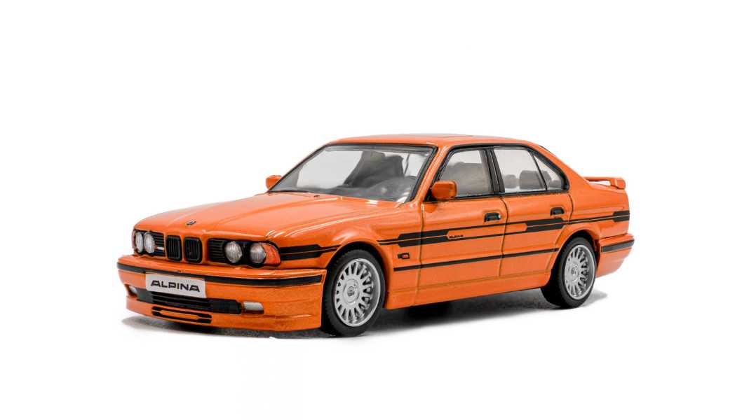 Solido überrascht mit orangefarbenem Alpina Bi-Turbo als 1:43er