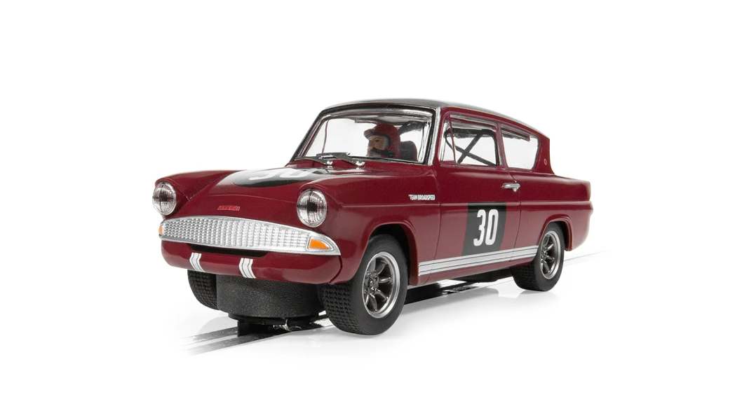 Rot, klein, quirlig: Scalextric bringt GTI und Ford Anglia in 1:32