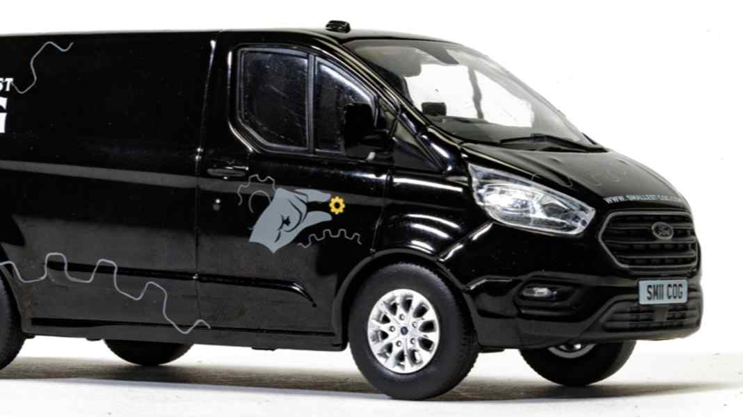 Hammond's Van in 1:43 und Bond's Bike in 1:12 & 1:24 rollt Corgi aus der Box