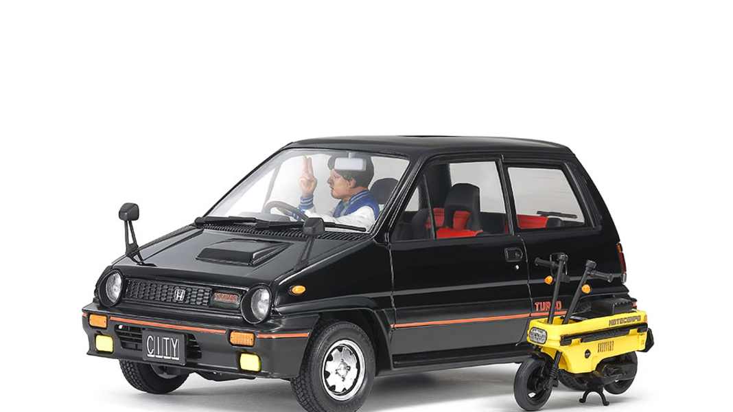Der Honda City Turbo von Tamiya in 1:24 hat sechs Räder