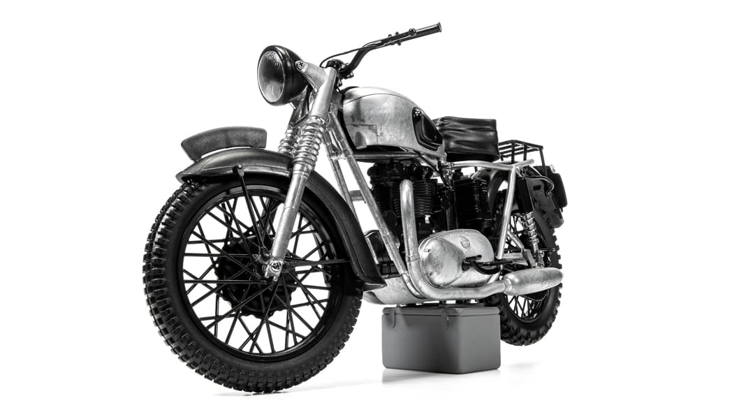 Triumph Trophy TR6 aus “Great Escape” kommt von Corgi in 1:12