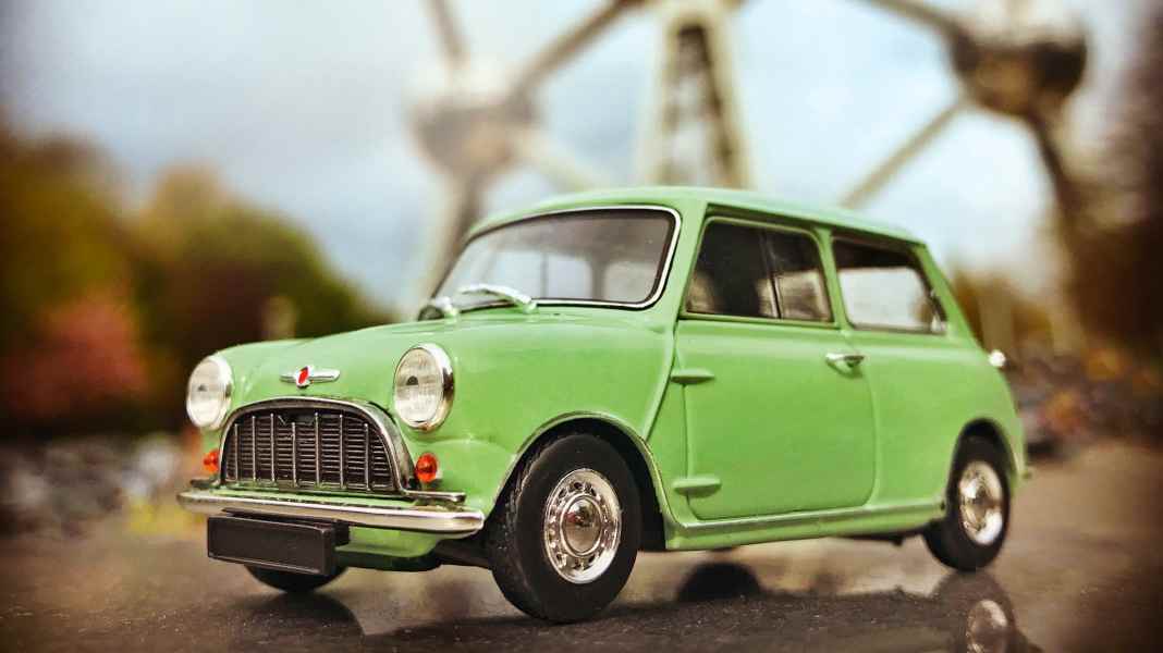Austin Mini von Minichamps in 1:43 – Kernspaltung