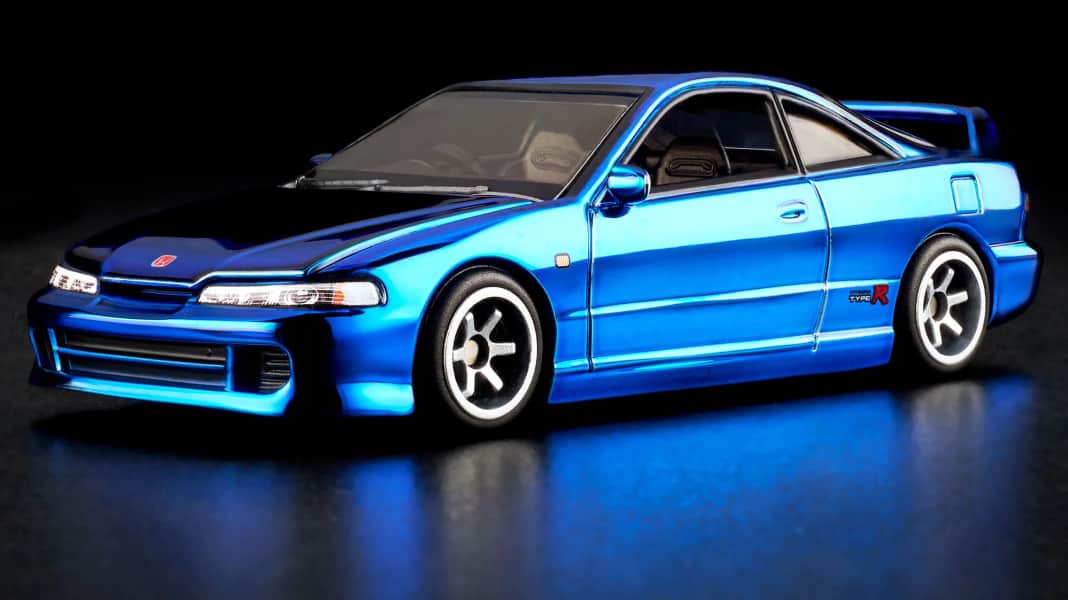 Hot Wheels` Honda Integra R fährt in 1:64 und Blaumetallic vor