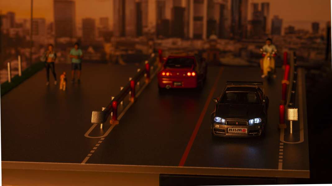 Dieser Nissan Skyline GT-R von Kyosho ist eine 1:64-Lichtgestalt