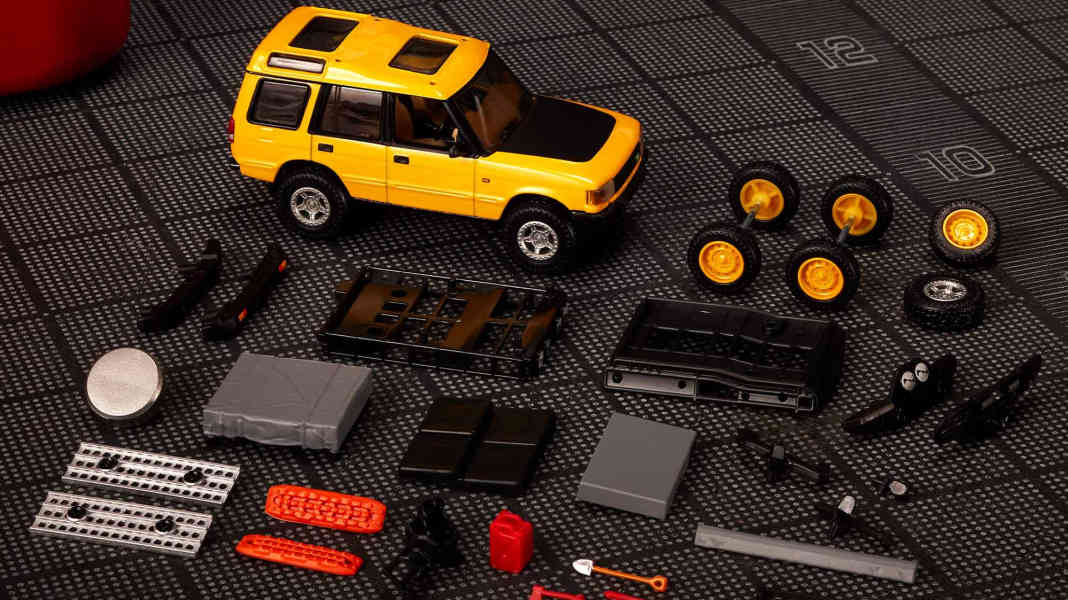 All in: Dieser Landrover Discovery strotzt in 1:64 gerade zu vor jeder Menge Extras!