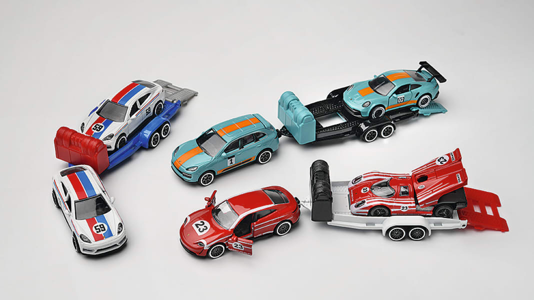 Was in Zukunft läuft: Majorette schiebt Porsche aus der Box