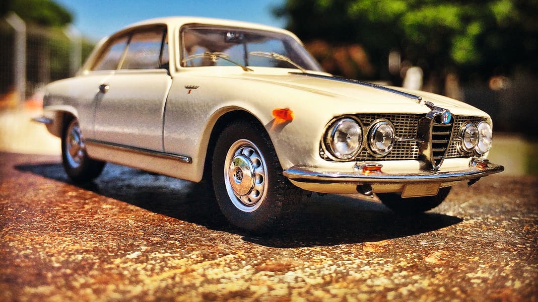 SAMMELN: Alfa Romeo 2600 von Bang in 1:43 - Designer-Traum