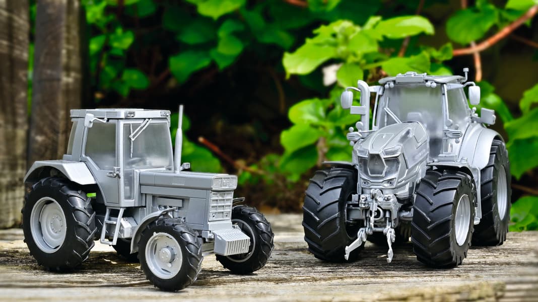 Schuco entwickelt am IHC 956 XL und am aktuellen Deutz-Fahr 8280 TTV in 1:32.
