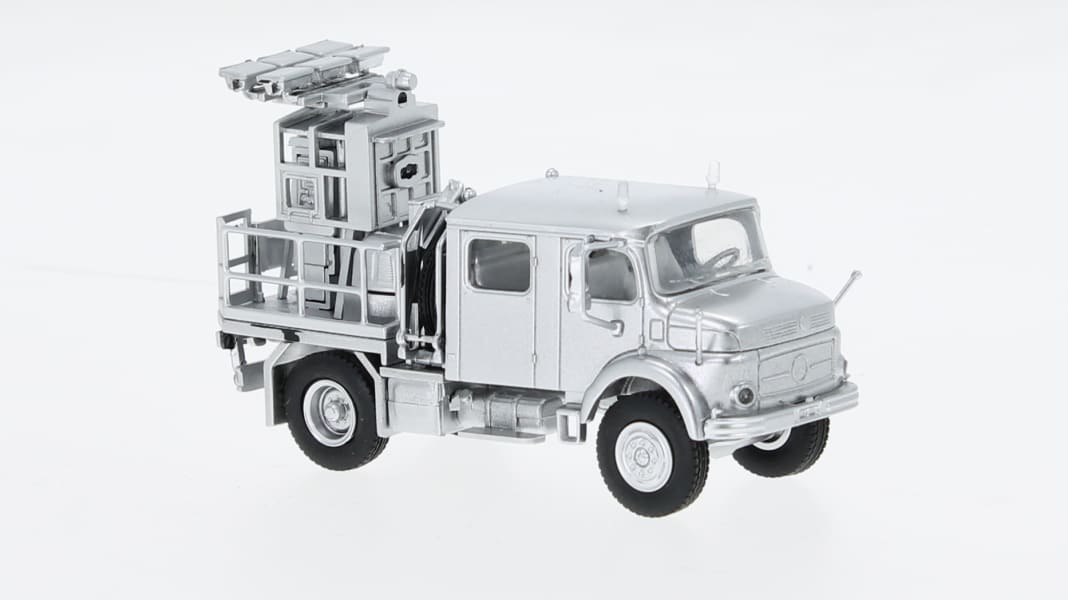 Bei Brekina sind Mercedes-Benz-Neuheiten 2024 ganz groß im Einsatz