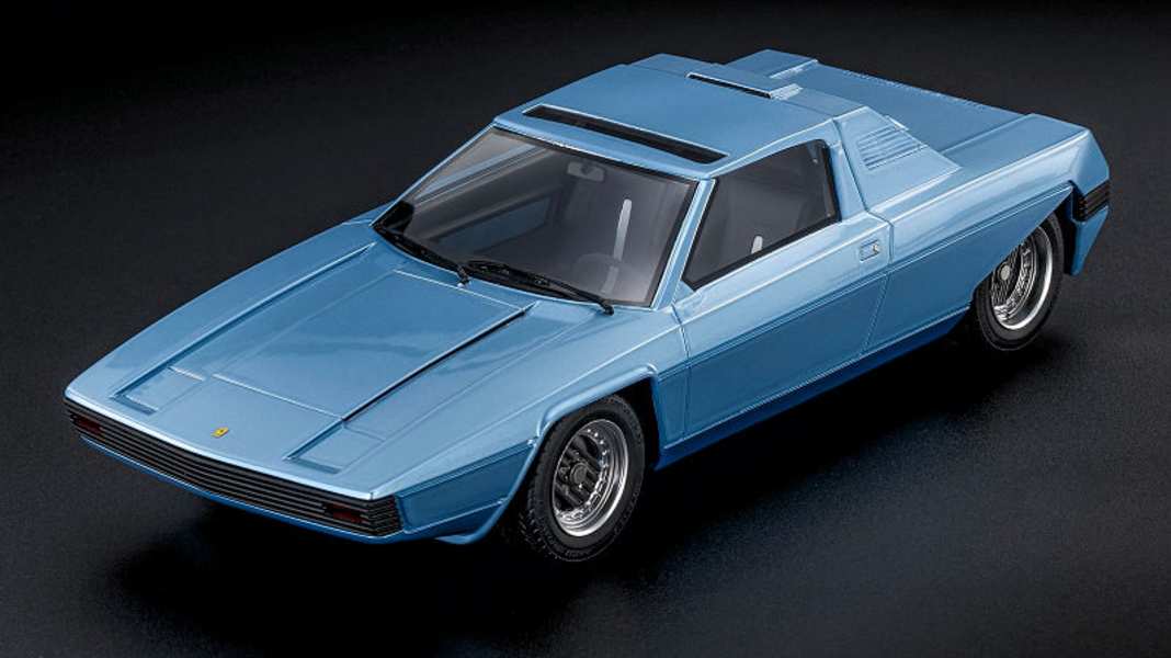 Top Marques enthüllt Rainbow-Ferrari in 1:18 aus Resine