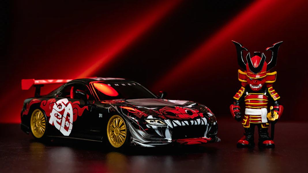 Zur Anime-Expo 2024 bringt Jada den Mazda RX-7 mit Figurine von Saru