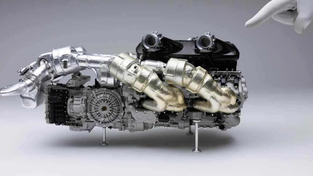Amalgams Bugatti Tourbillon-V16-Motor geht gewaltig, zeigt aber keine Uhrzeit an!