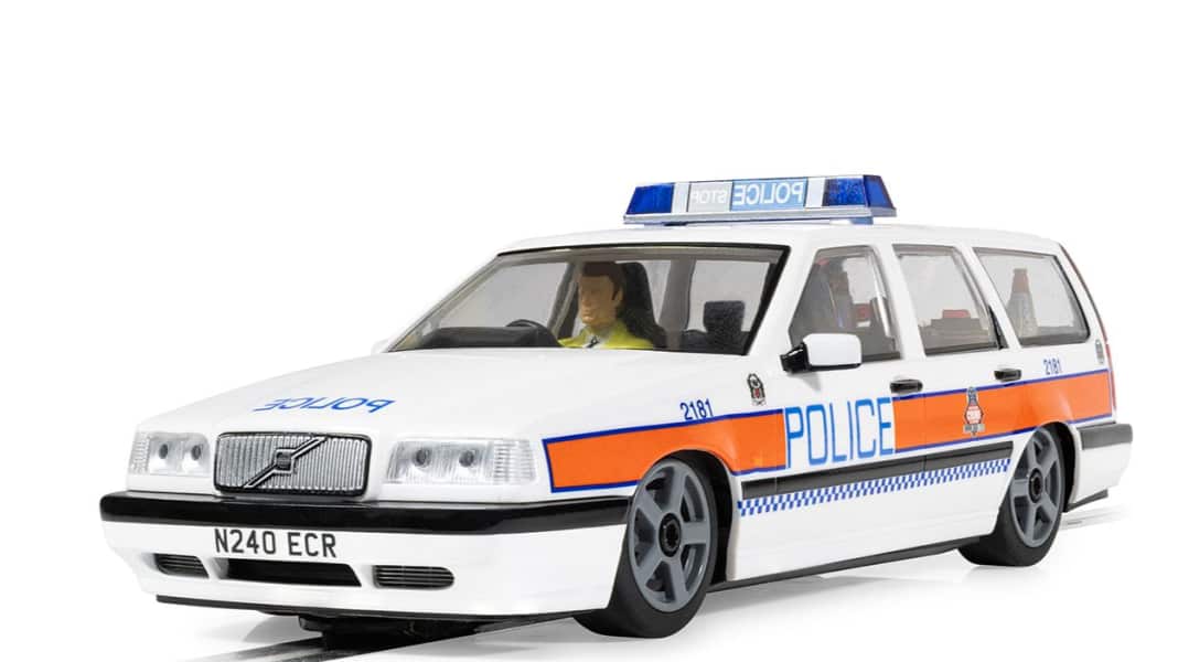 Scalextric bringt Volvo 850 Police Edition für die Schlitzpiste in 1:32