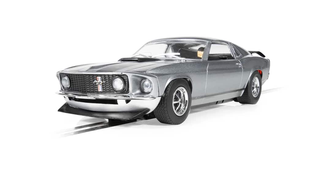 John Wicks Mustang flitzt in 1:32 dank Scalextric über die Rennbahn