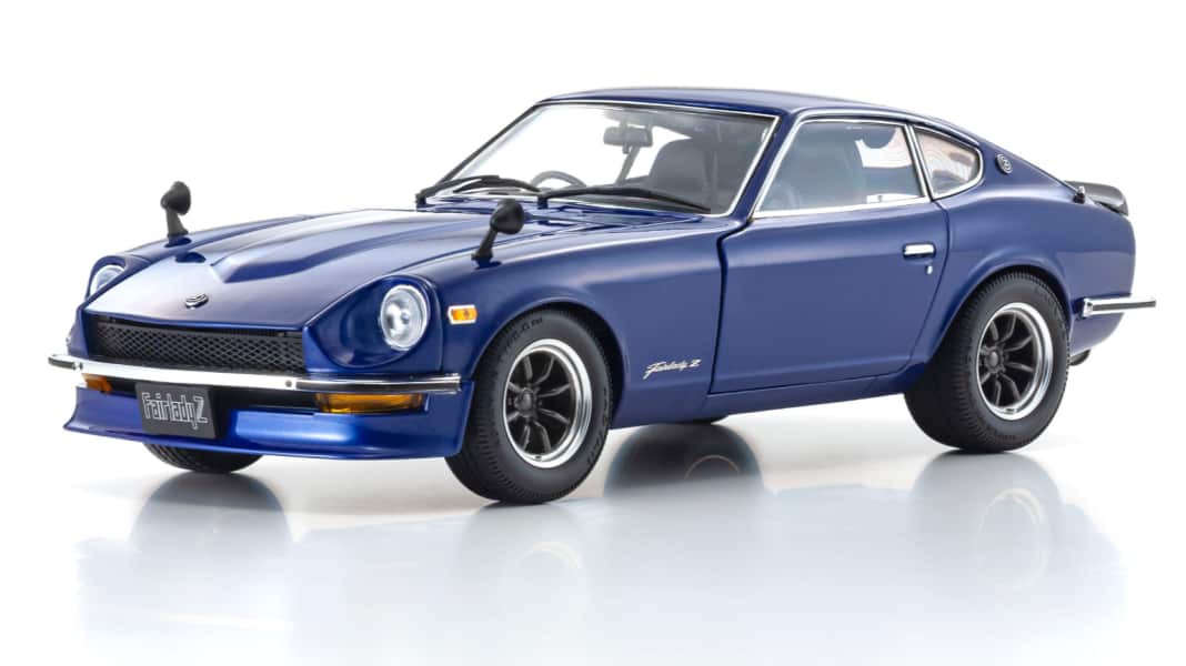 Japan-Kult: Kyosho fährt Nissan 240 Z-L in Blau und 1:18 vor