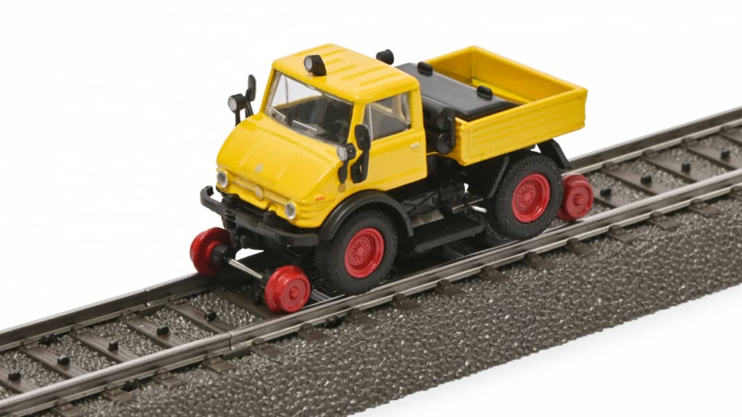 Schuco bringt den Unimog 406, der auf 1:87-Schienen fahren kann