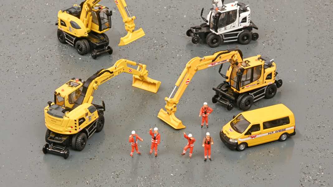 Liebherr A 922 Rail von Schuco - Fantastische 4