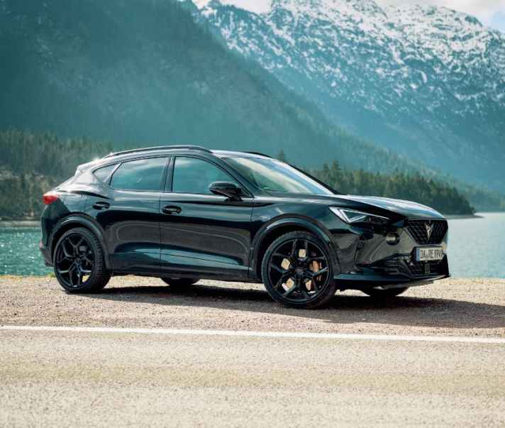 Mit knapp 4,50 Metern Länge und 1,85 Metern Breite ist der Formentor kompakt dimensioniert