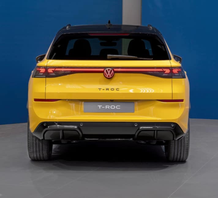 Auch von hinten anders: Die durchgängige LED-Querspange am Heck ist neu am T-Roc