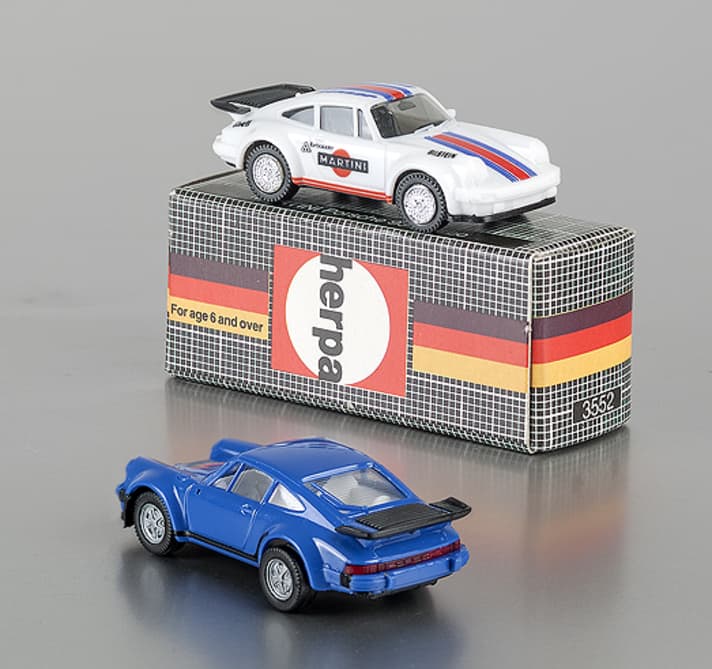 Außerdem zeigen wir auch Porsche-Ahnengalerien. Wie hier im Bild die Zuffenhausener von Herpa aus dem Fränkischen Dietenhofen in 1:87