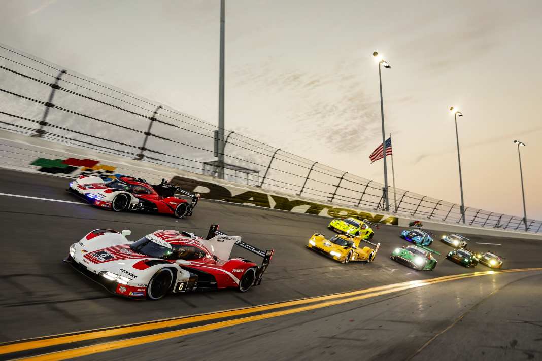 Neun Rennwagen von Porsche bei den 24 Stunden von Daytona