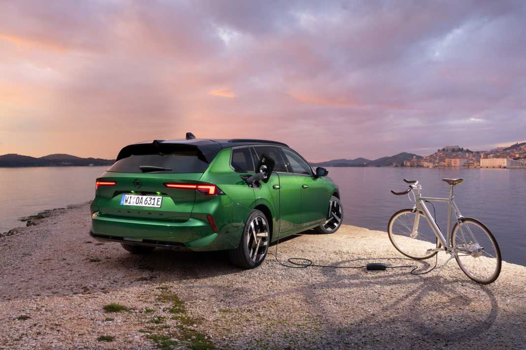 Mobile Stromquelle: Neuer Opel Astra Electric mit V2L-Technologie