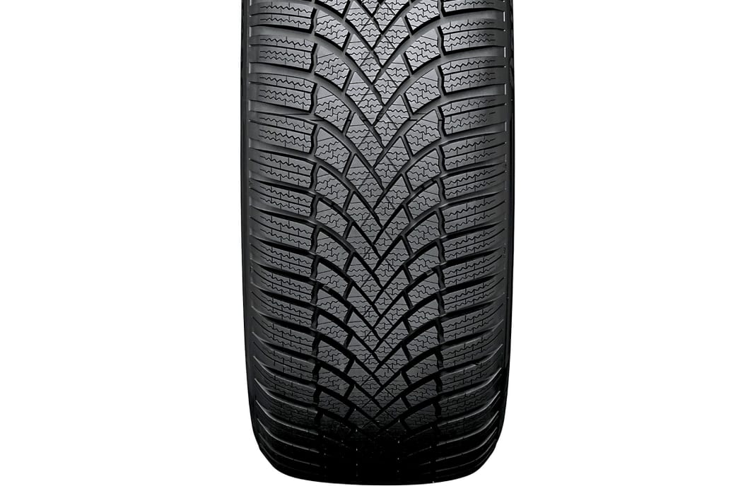 Bridgestone Blizzak LM 005  Der Bridgestone überzeugt durch seine Ausge­wogenheit und seine sicheren Fahreigen­schaften – auch auf Kompakt-SUV. Ausgezeichnet auf Schnee, gut bei Nässe und im Trockenen. Dazu laufruhig und preiswert. Preis in 205/55 R 16 91H: ab 91 Euro