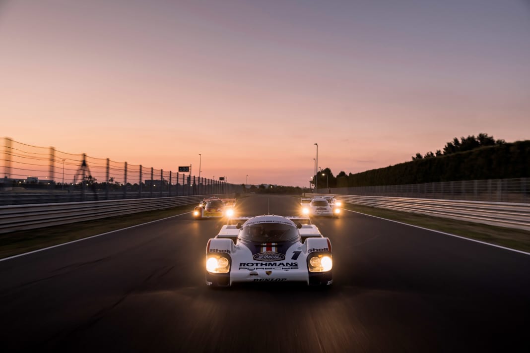 Rennwagen-Ikonen sind sie alle: der Porsche 956 Langheck (vorne), der 956 Kurzheck (rechts) und der 962 Kurzheck (links).
