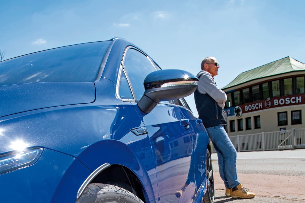 19-Zöller mit 235/35er-Reifen müssen schon sein. Sie kommen mit dem optionalen R Performance- Paket oder auch einzeln gegen Aufpreis in verschiedenen Designs